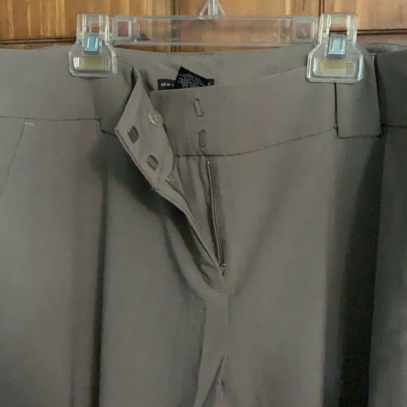 NY&Co Pants📎 - Picture 2 of 3